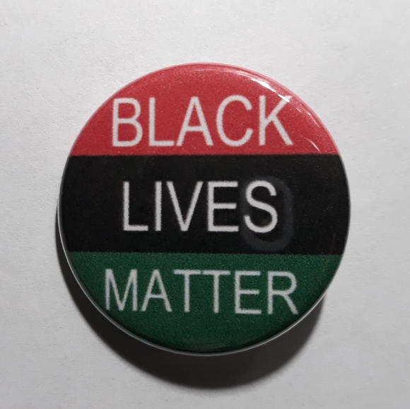 (New) Black Lives Matter Pinback Buttons (10 pcs) - Picture 2 of 3